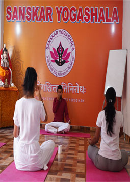 yoga meditation retreat in rishikesh